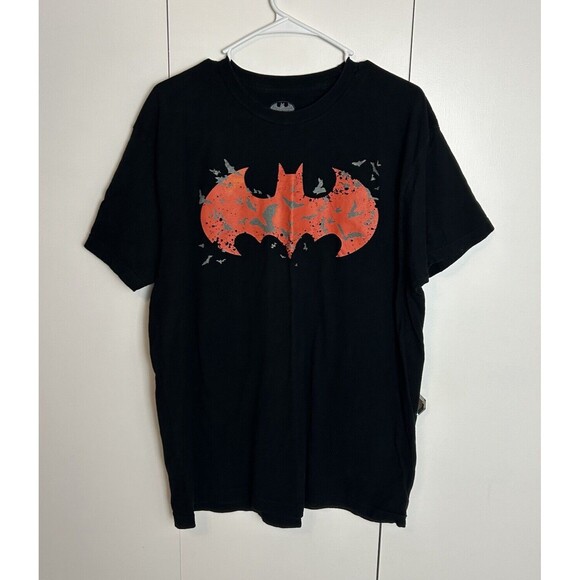 BATMAN Red Logo Size XL Black T-Shirt DC Comics Bats Swarm Cotton - Picture 1 of 4